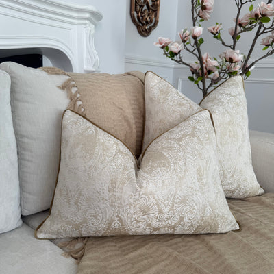 Amelia cushion