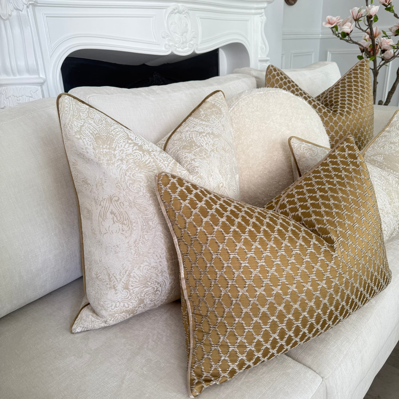 Milana gold cushion