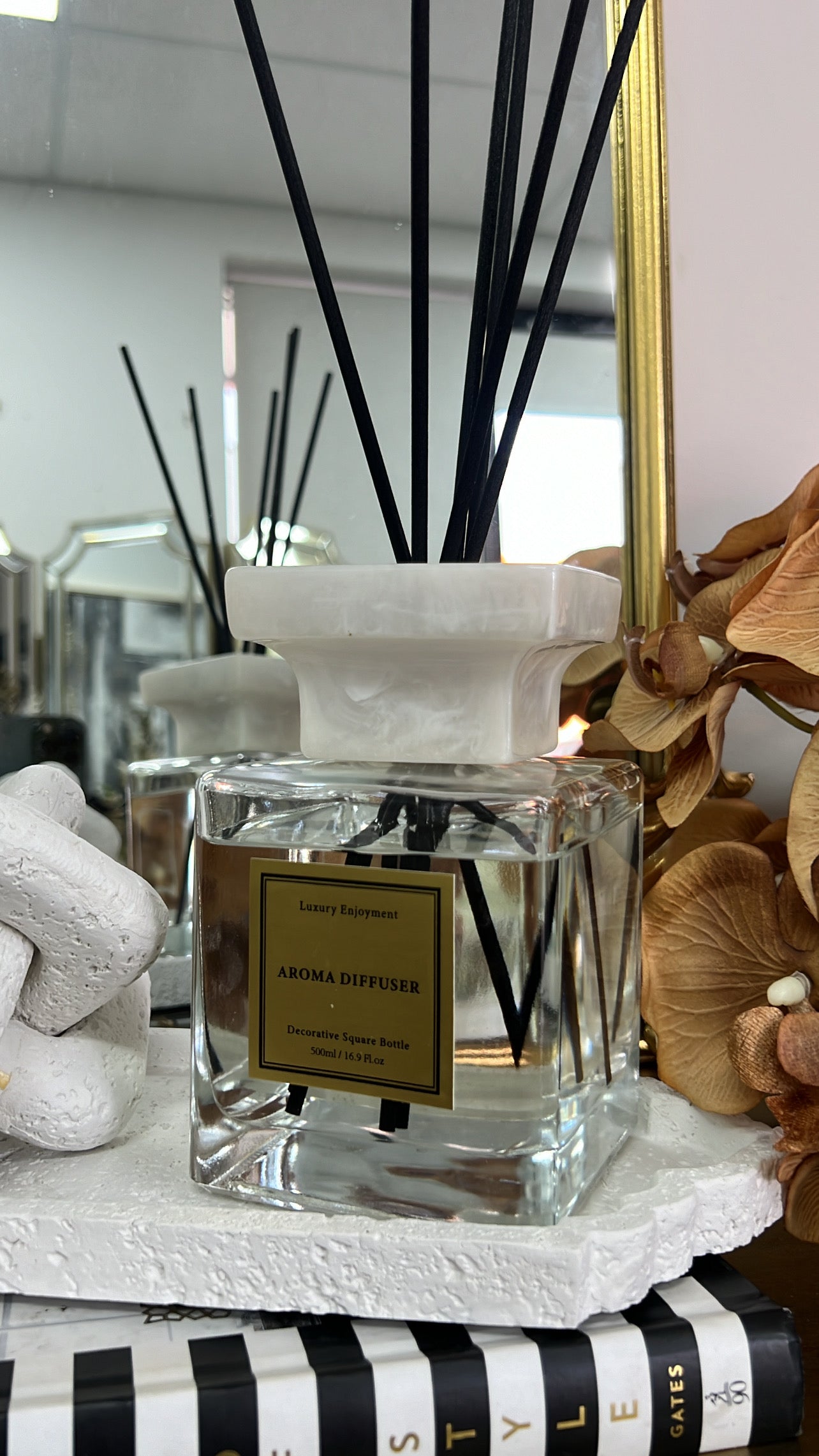 Luxury white marble glass diffuser  pear & freesia 500ml - Luscious Homewares