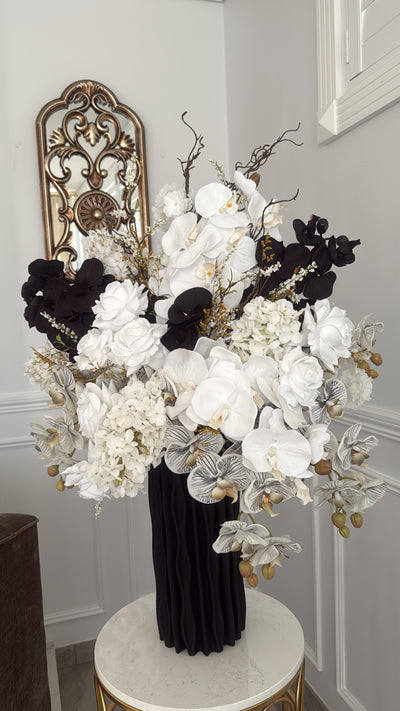 Glorious blooms flower Arrangement