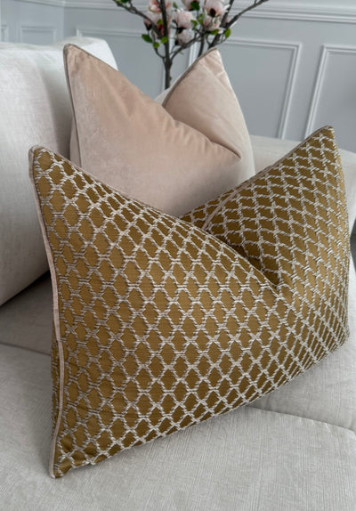 Milana gold cushion