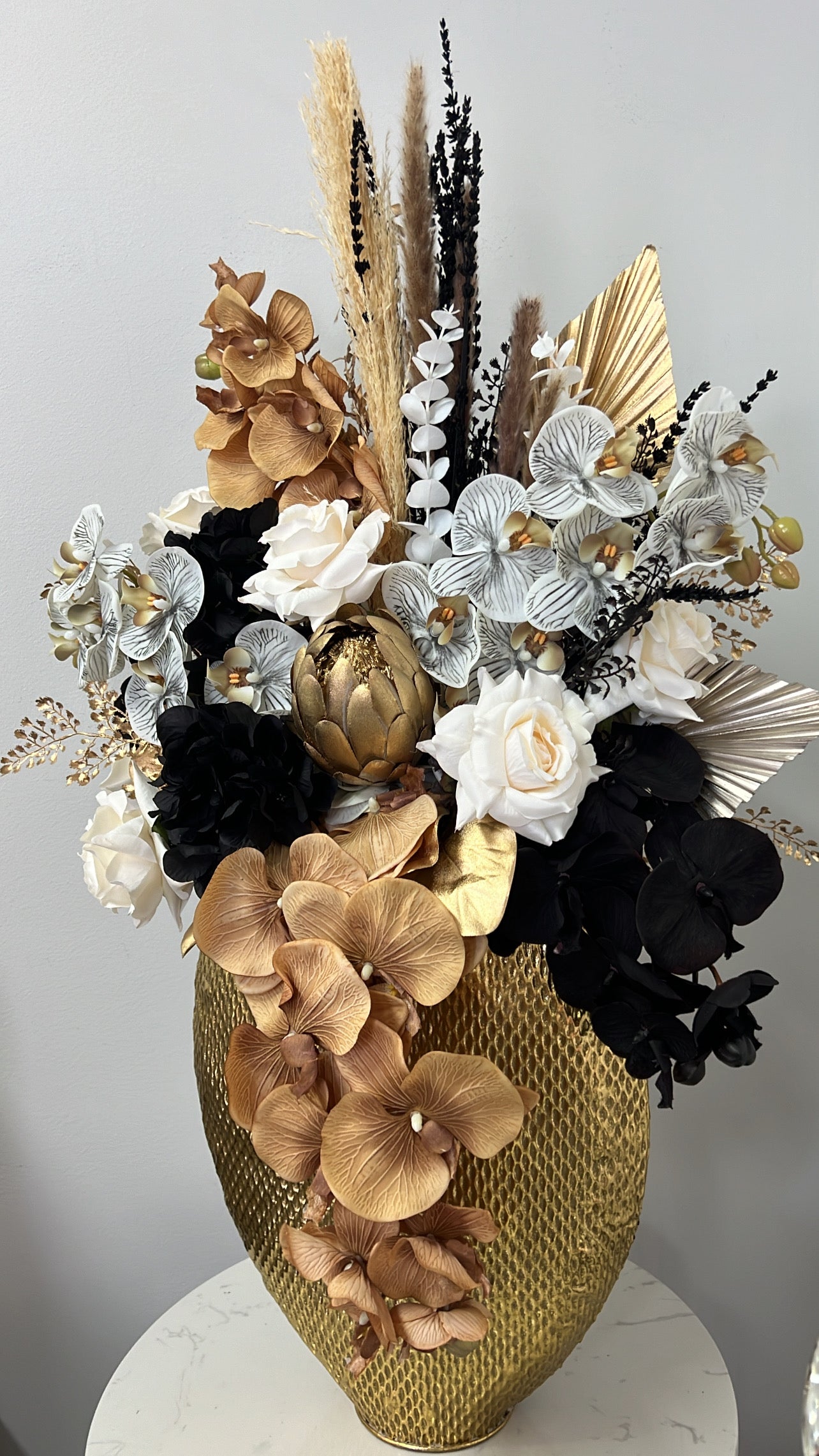 Rahaf floral arrangement - Luscious Homewares