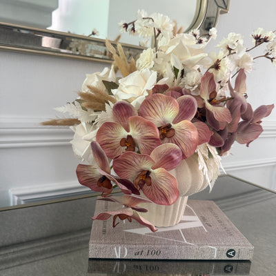 Gentle bloom flower Arrangement
