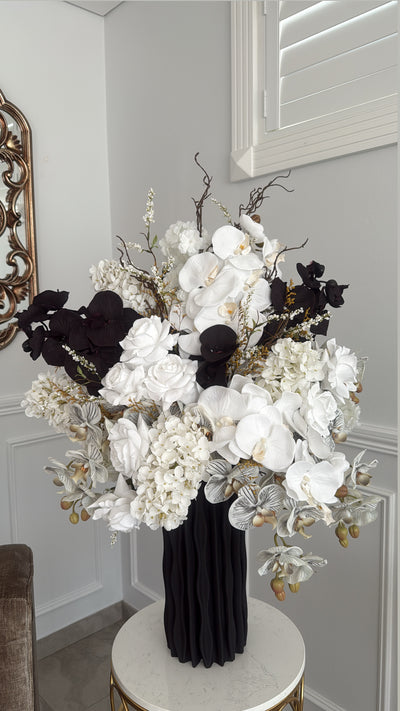 Glorious blooms flower Arrangement