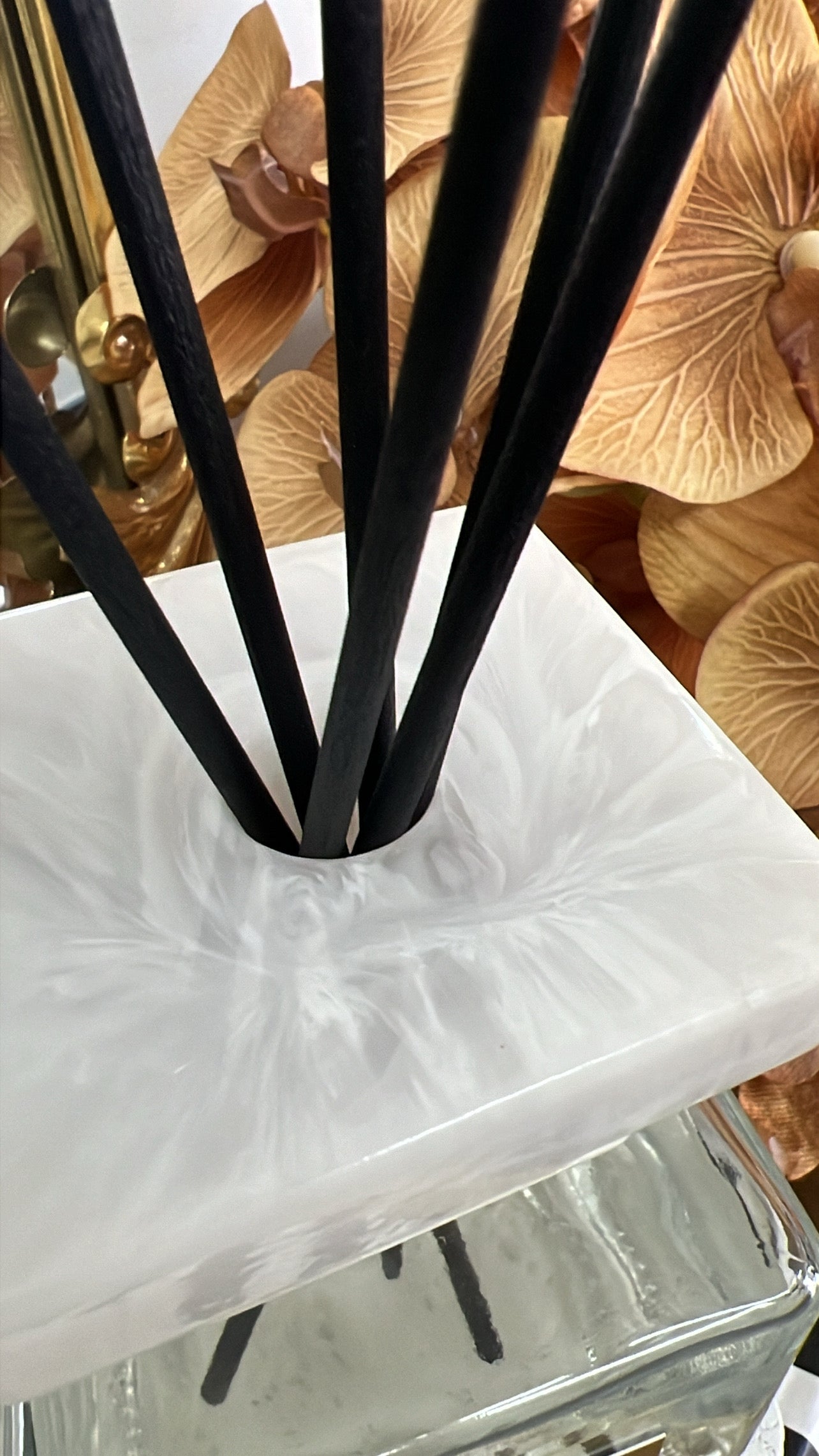 Luxury white marble glass diffuser  pear & freesia 500ml - Luscious Homewares