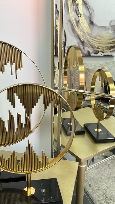 Zoila Sculpture stand - Luscious Homewares