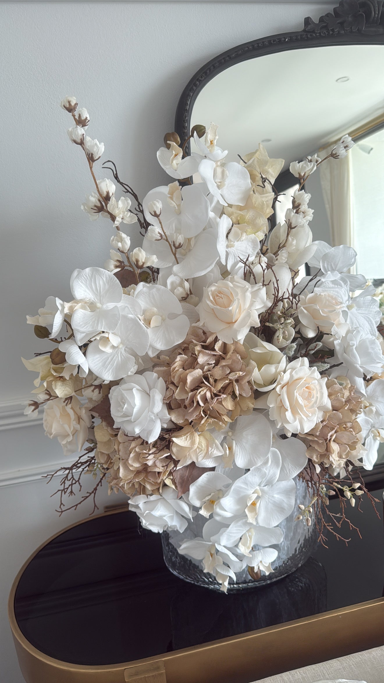 Yara blooms Floral Arrangement