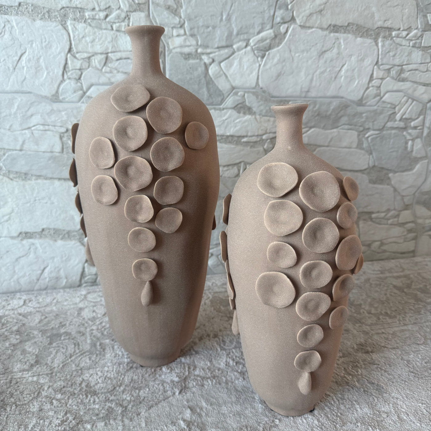 AMPHORA collection Olphe Sculptured pottery vase matt neutral