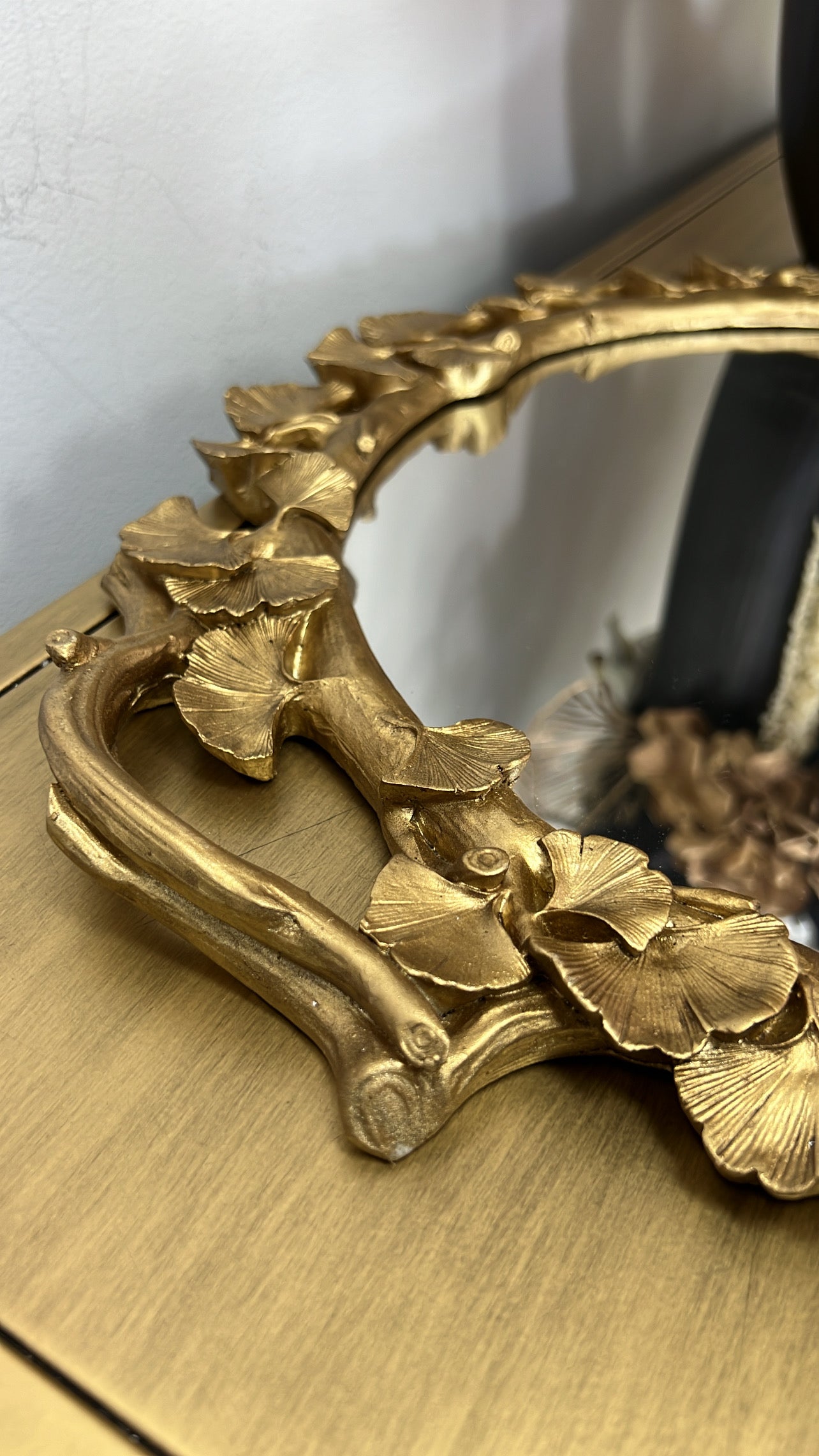 Ginkgo round gold mirrored tray - Luscious Homewares