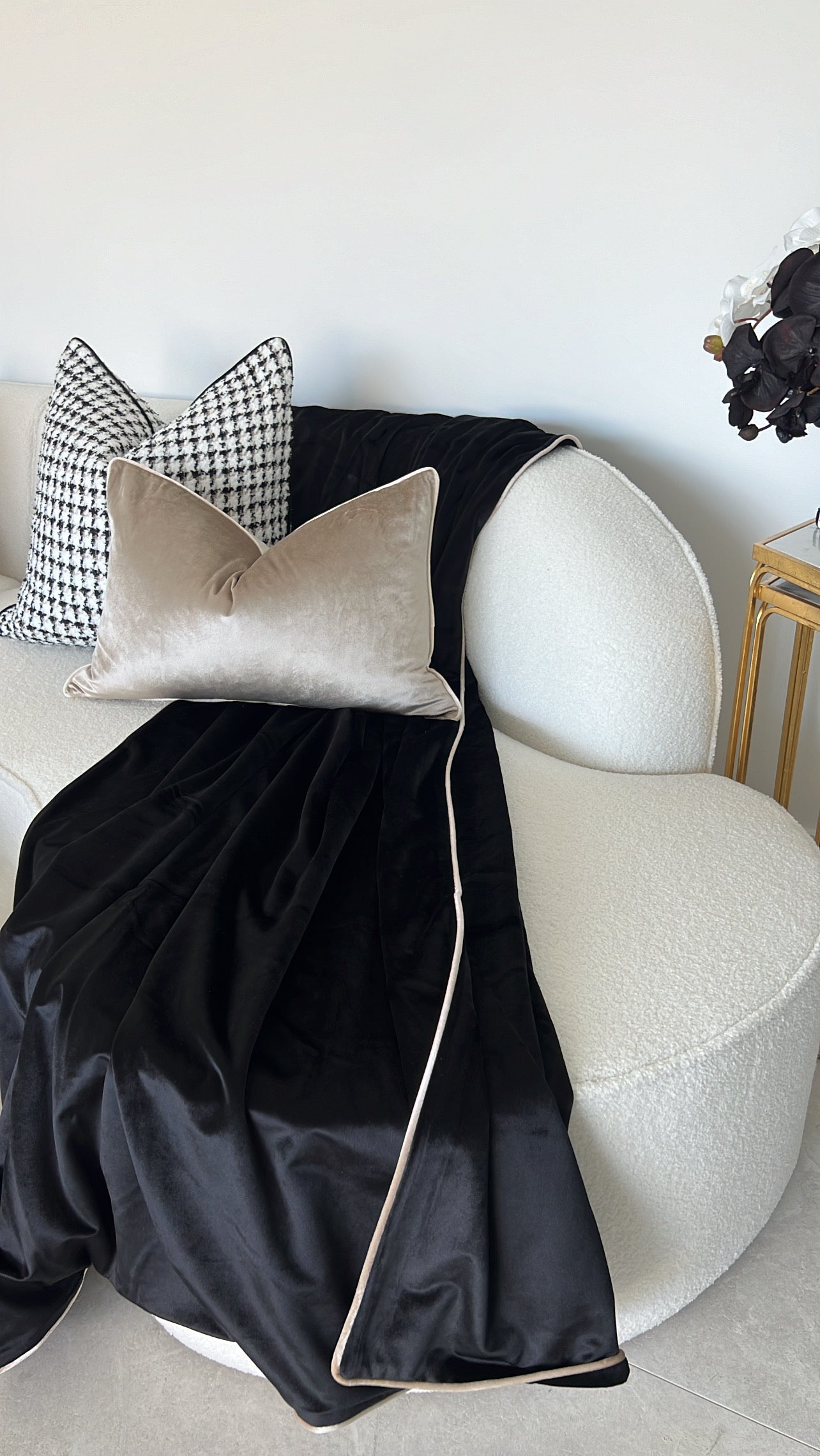 Ritual black throw 140x220cm - Luscious Homewares