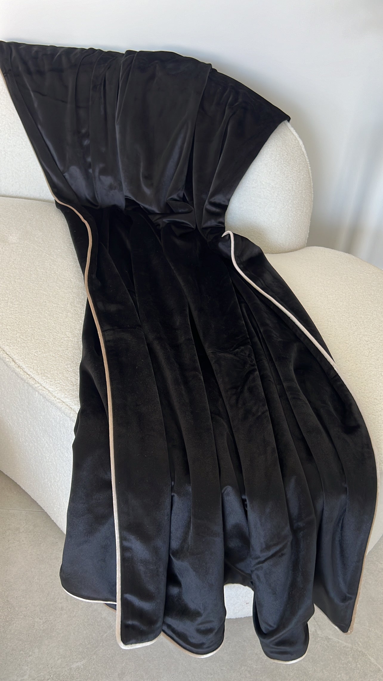 Ritual black throw 140x220cm - Luscious Homewares