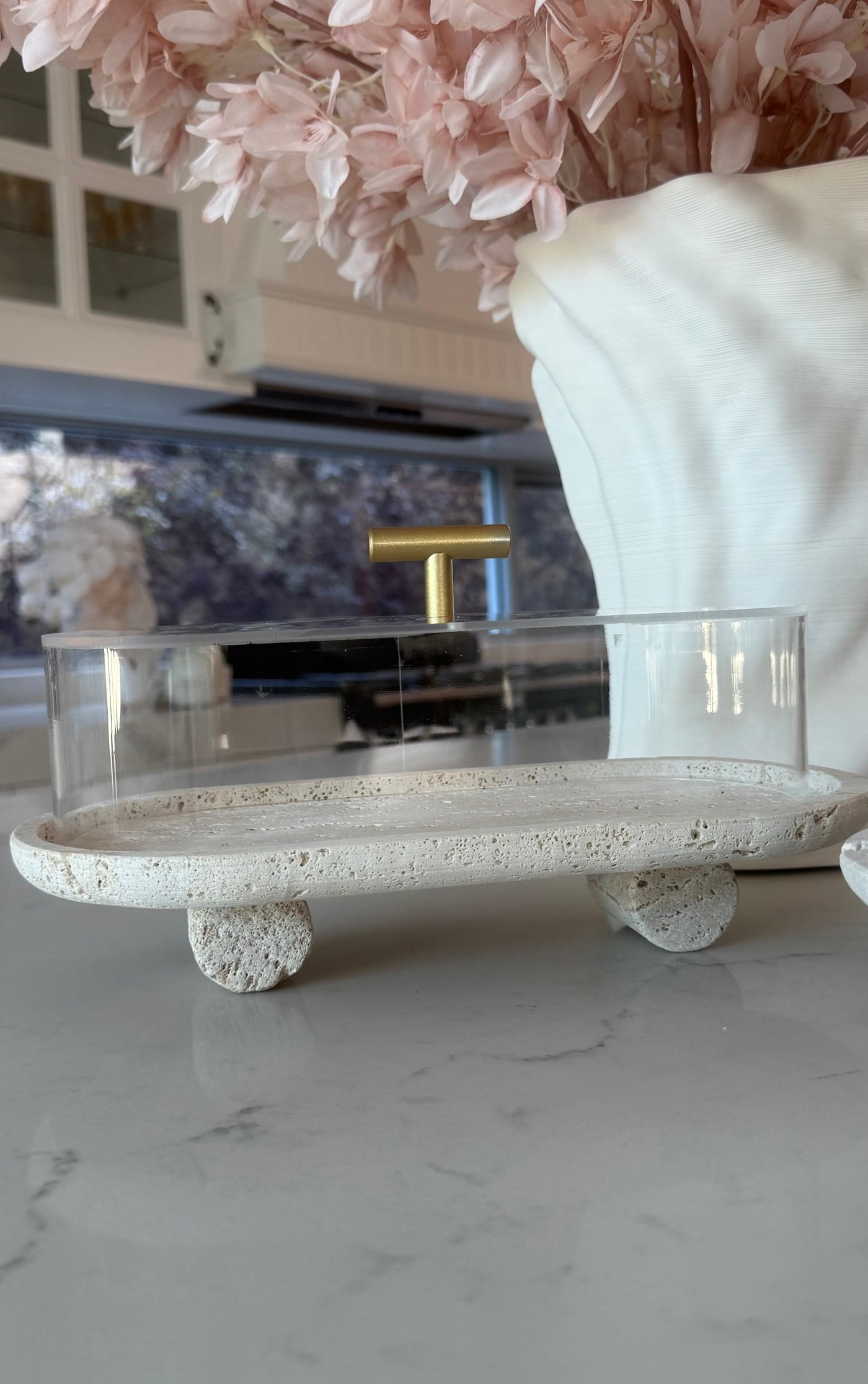 Travertine serving cake + dome