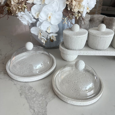 White stone round serving cake + dome