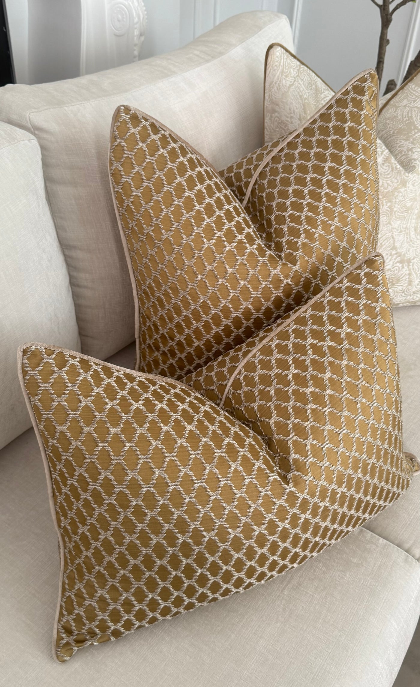 Milana gold cushion