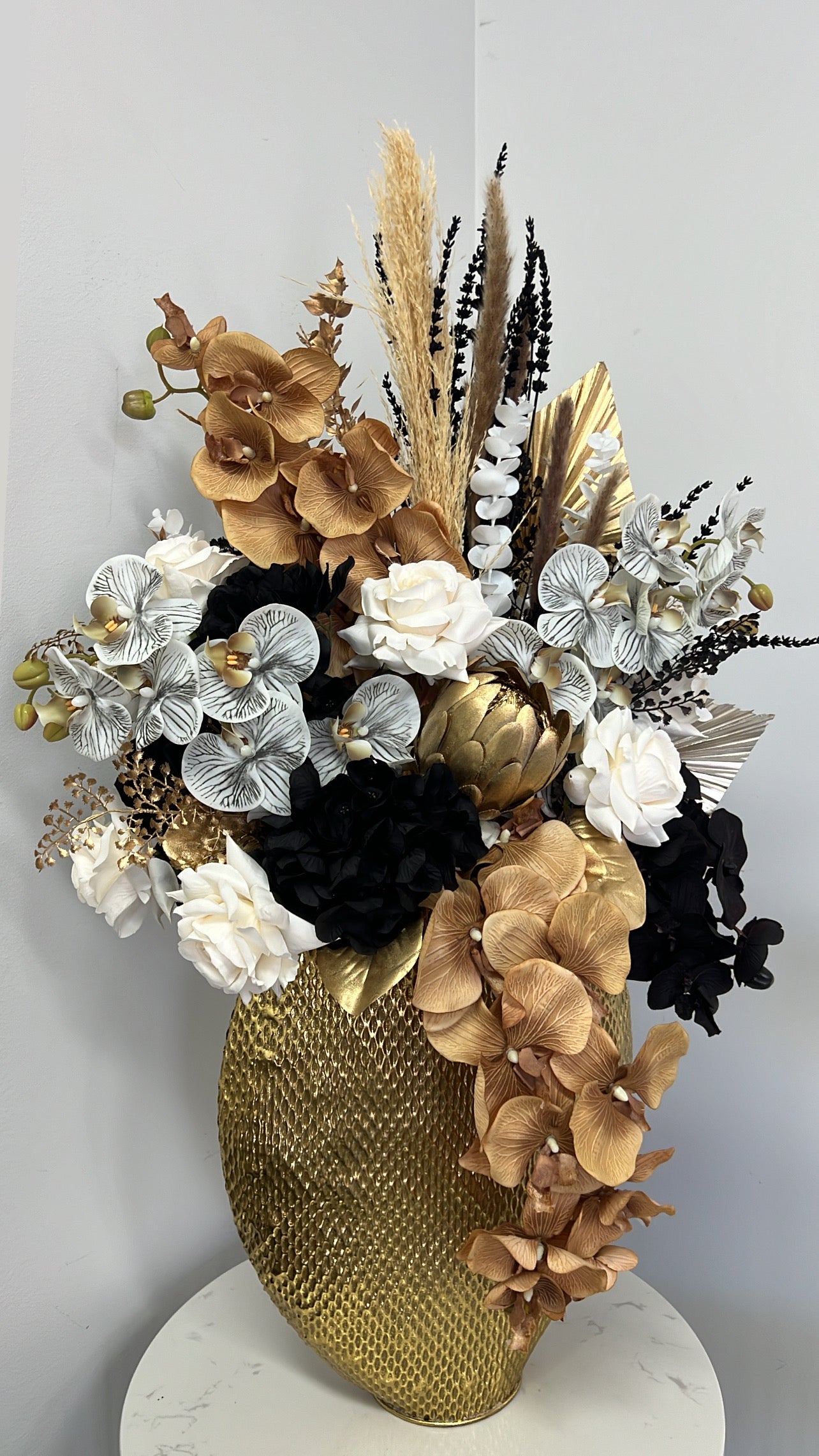 Rahaf floral arrangement - Luscious Homewares