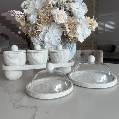 White stone round serving cake + dome