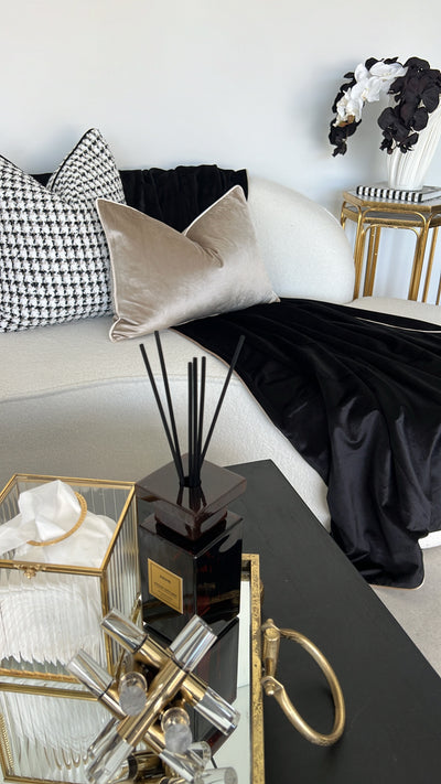 Ritual black throw 140x220cm - Luscious Homewares