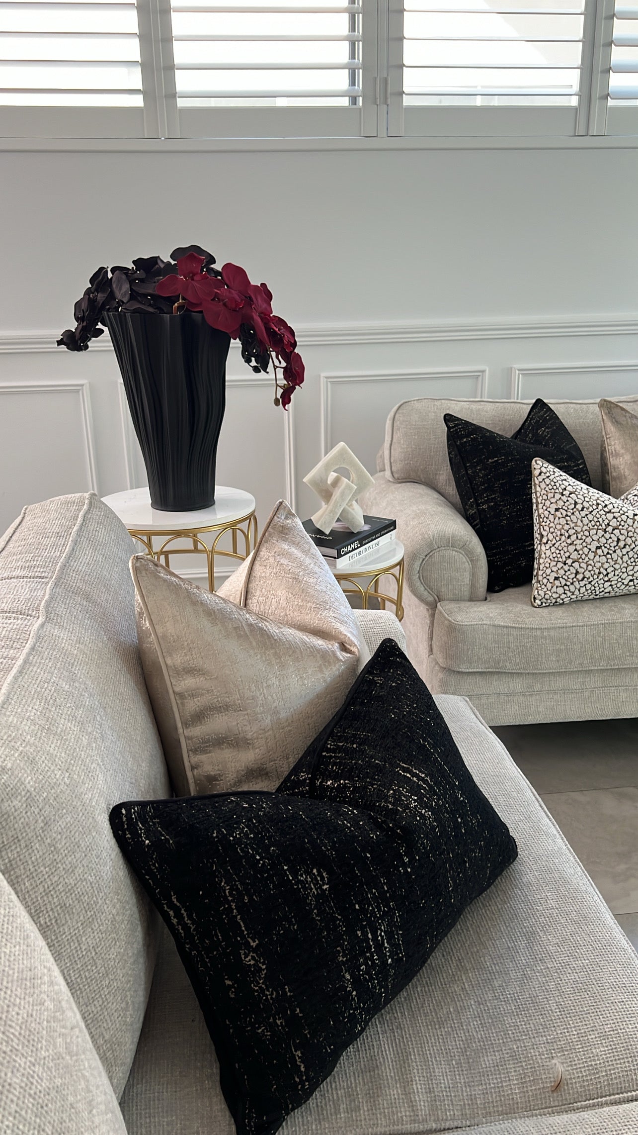 Fountain black ceramic vase - Luscious Homewares