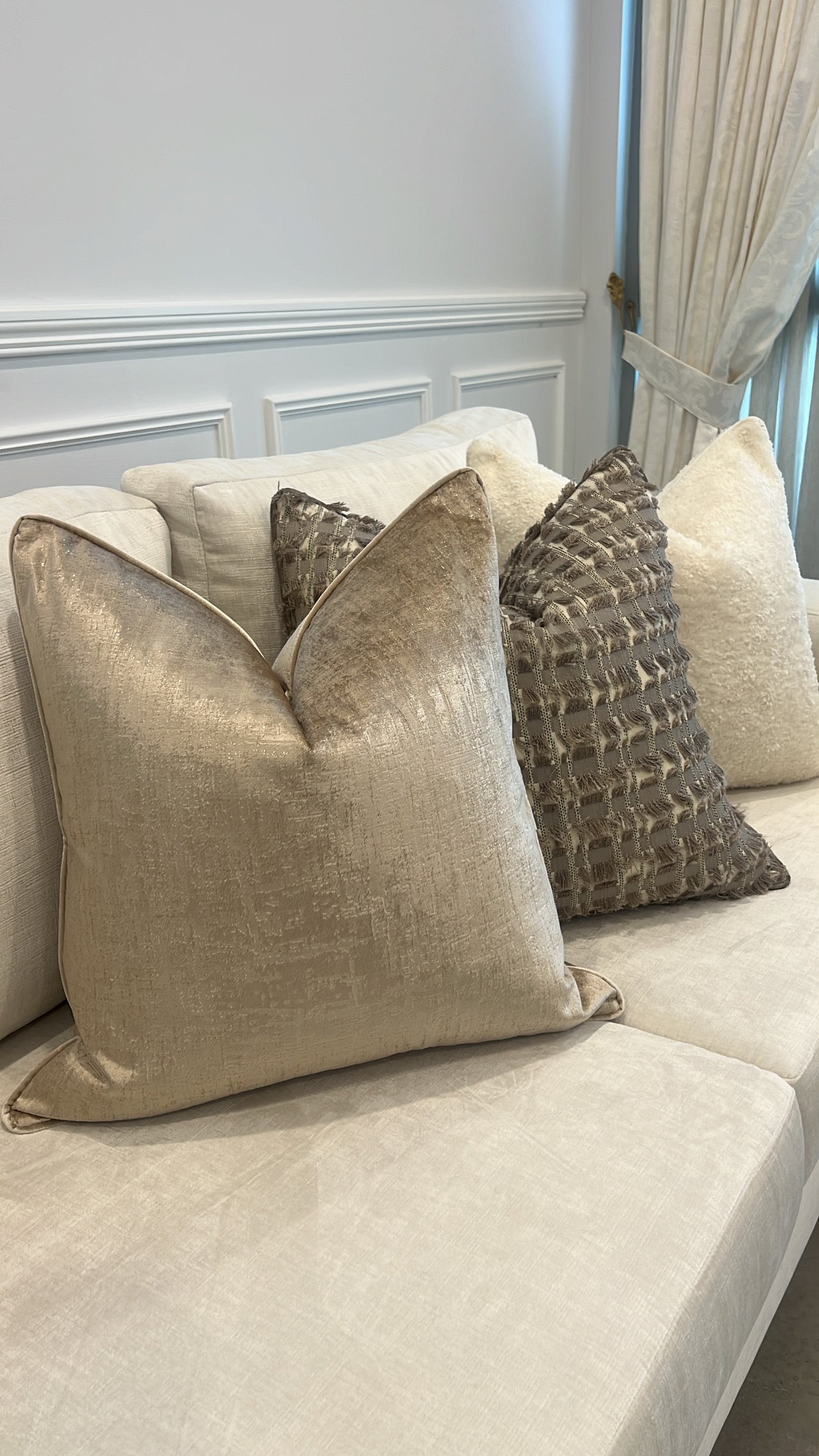 Dante taupe cushion