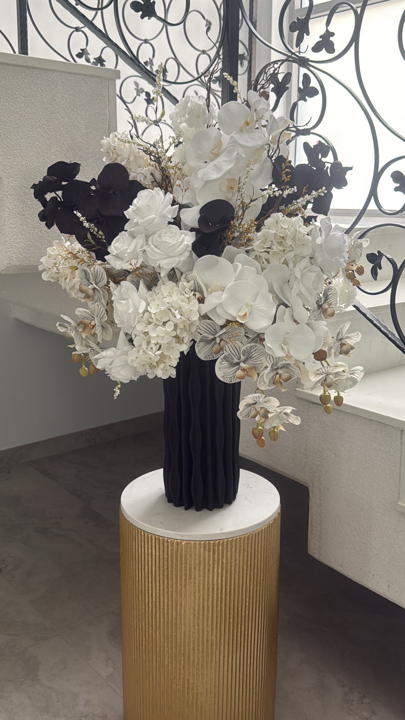 Glorious blooms flower Arrangement