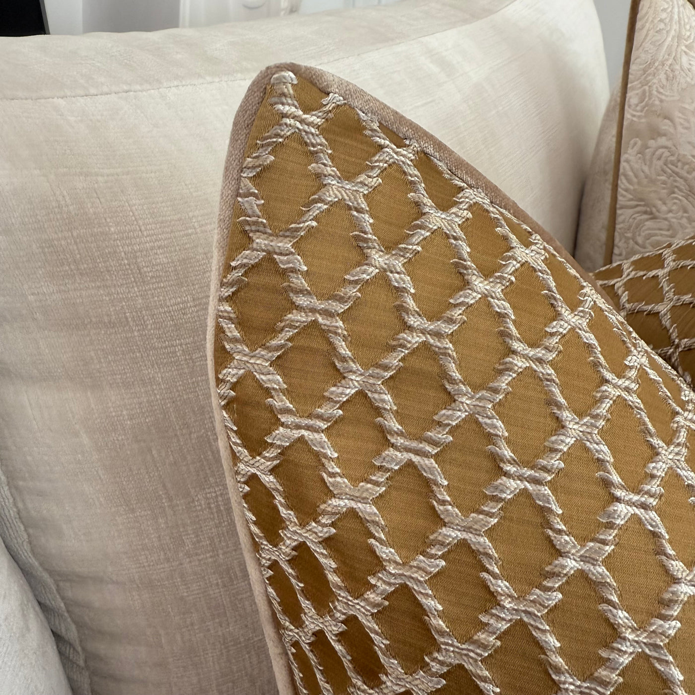 Milana gold cushion
