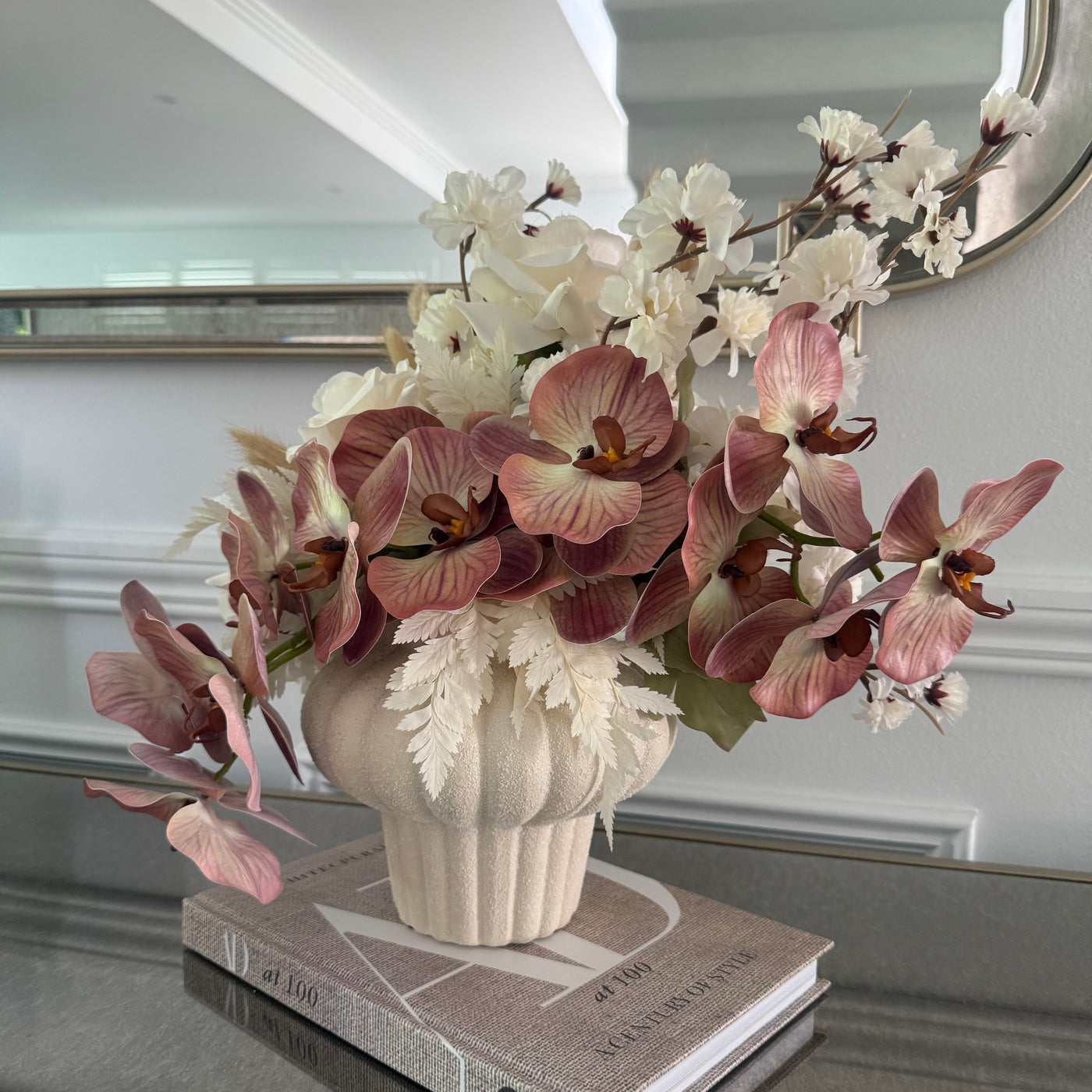 Gentle bloom flower Arrangement