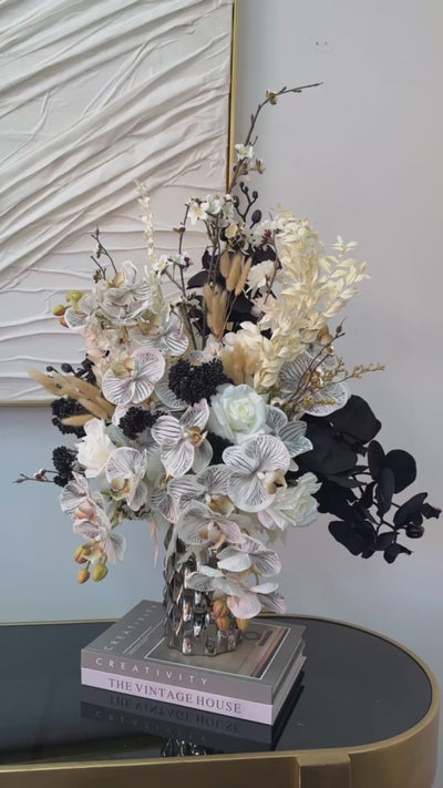 Parisa floral arrangement