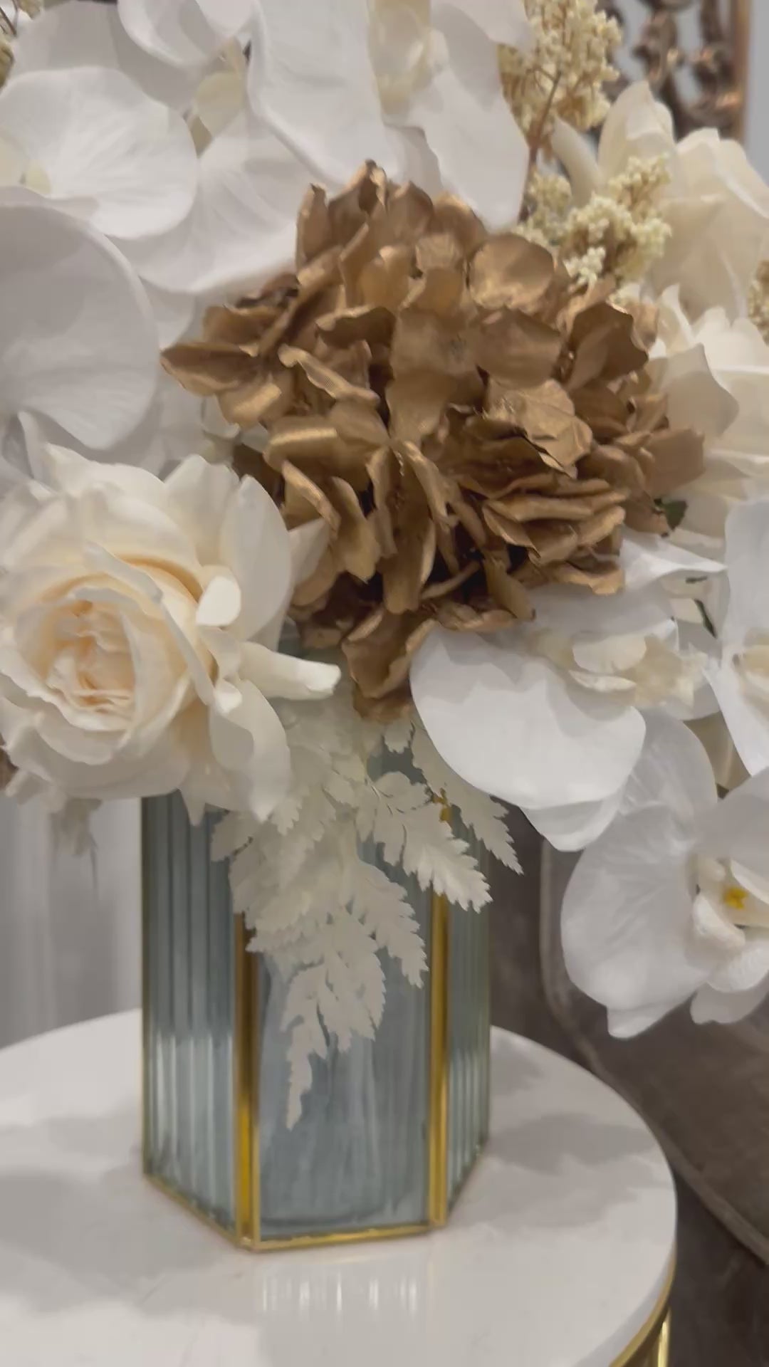 Pure blooms flower Arrangement