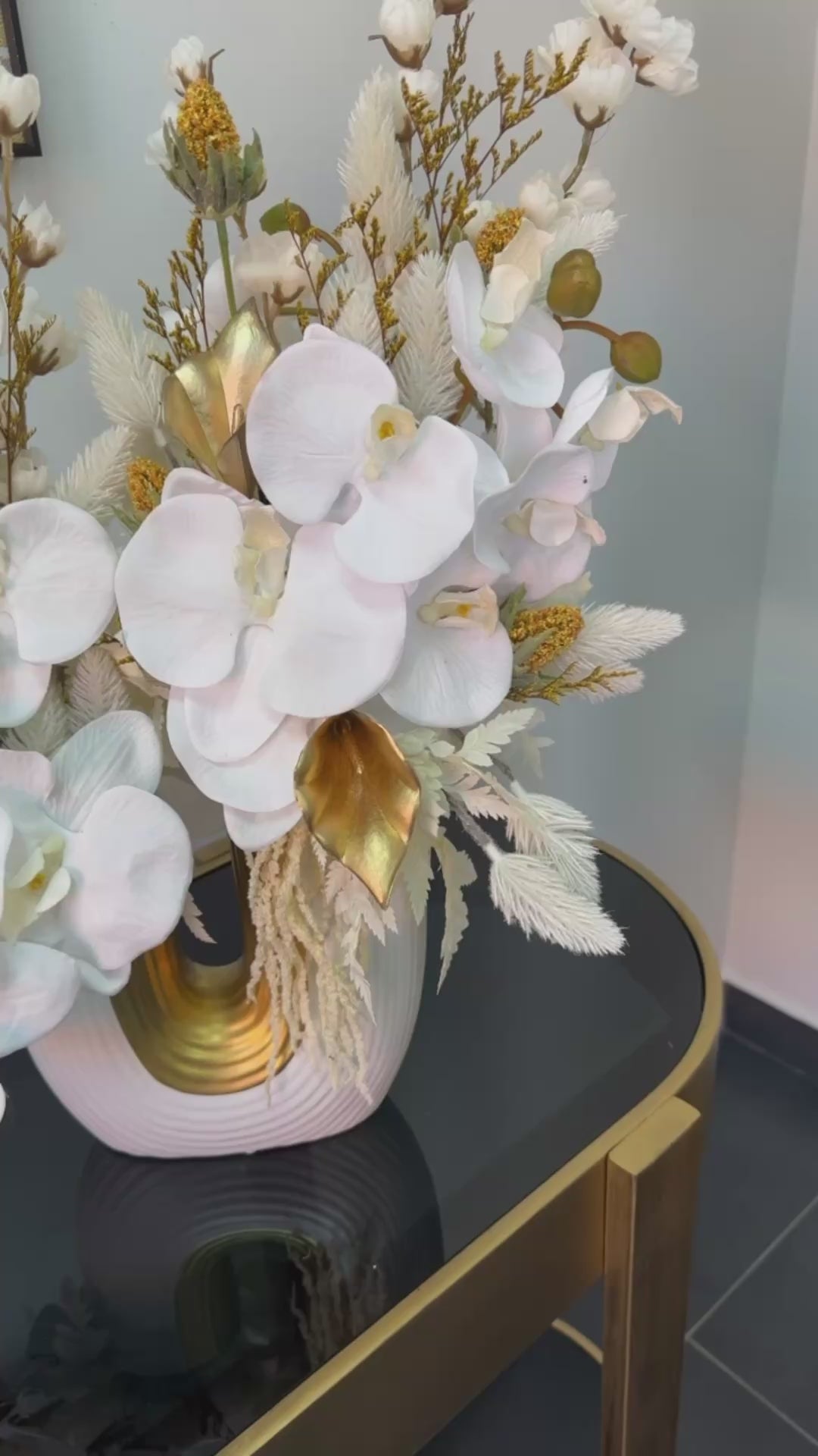 Elisa floral arrangement