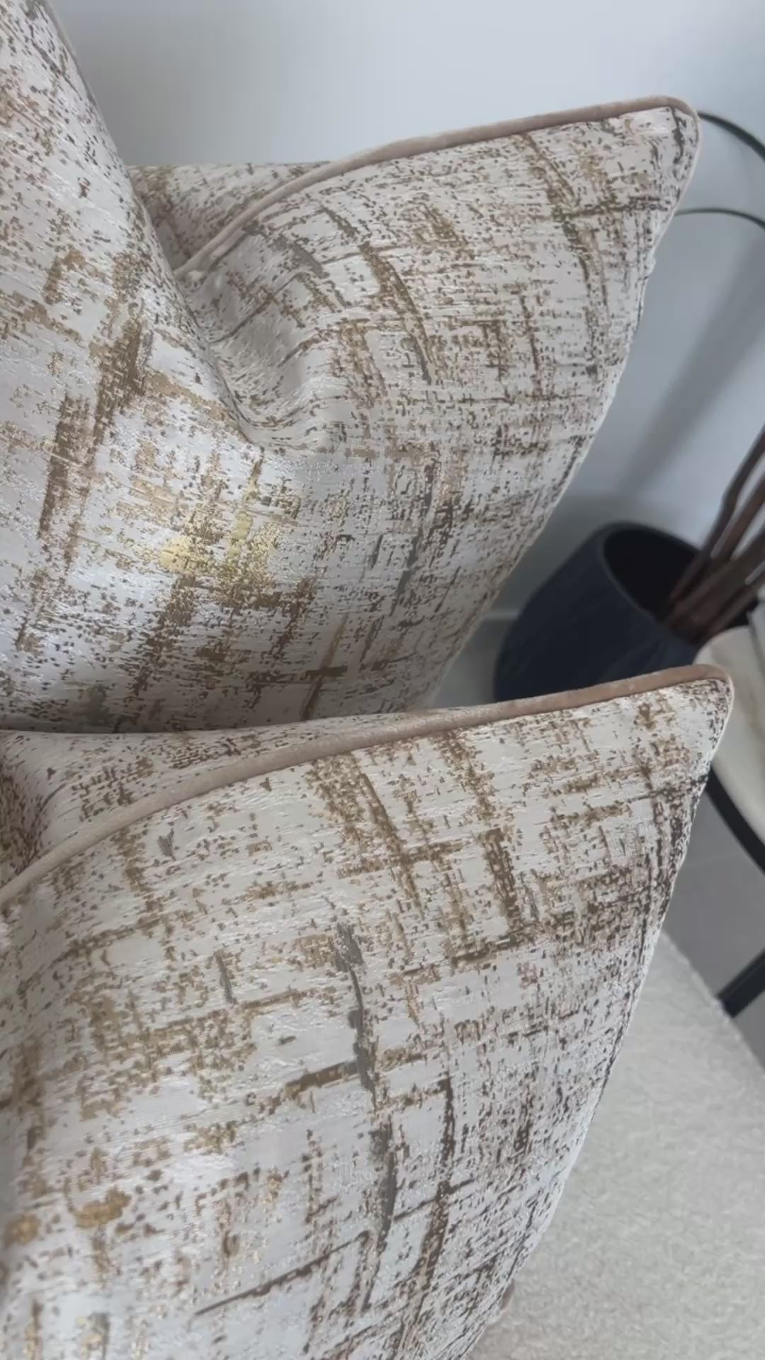 Precious nude cushion