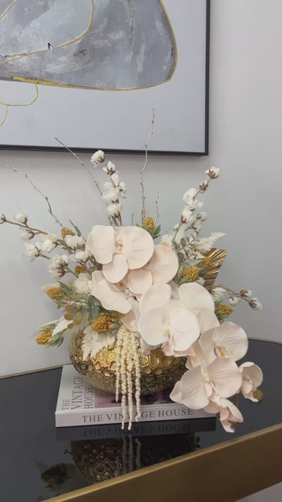 Halla bloom floral arrangement