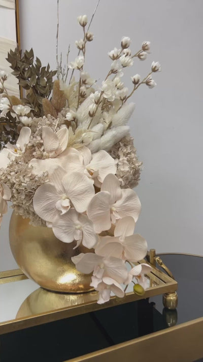 Honeycomb everlasting floral arrangement